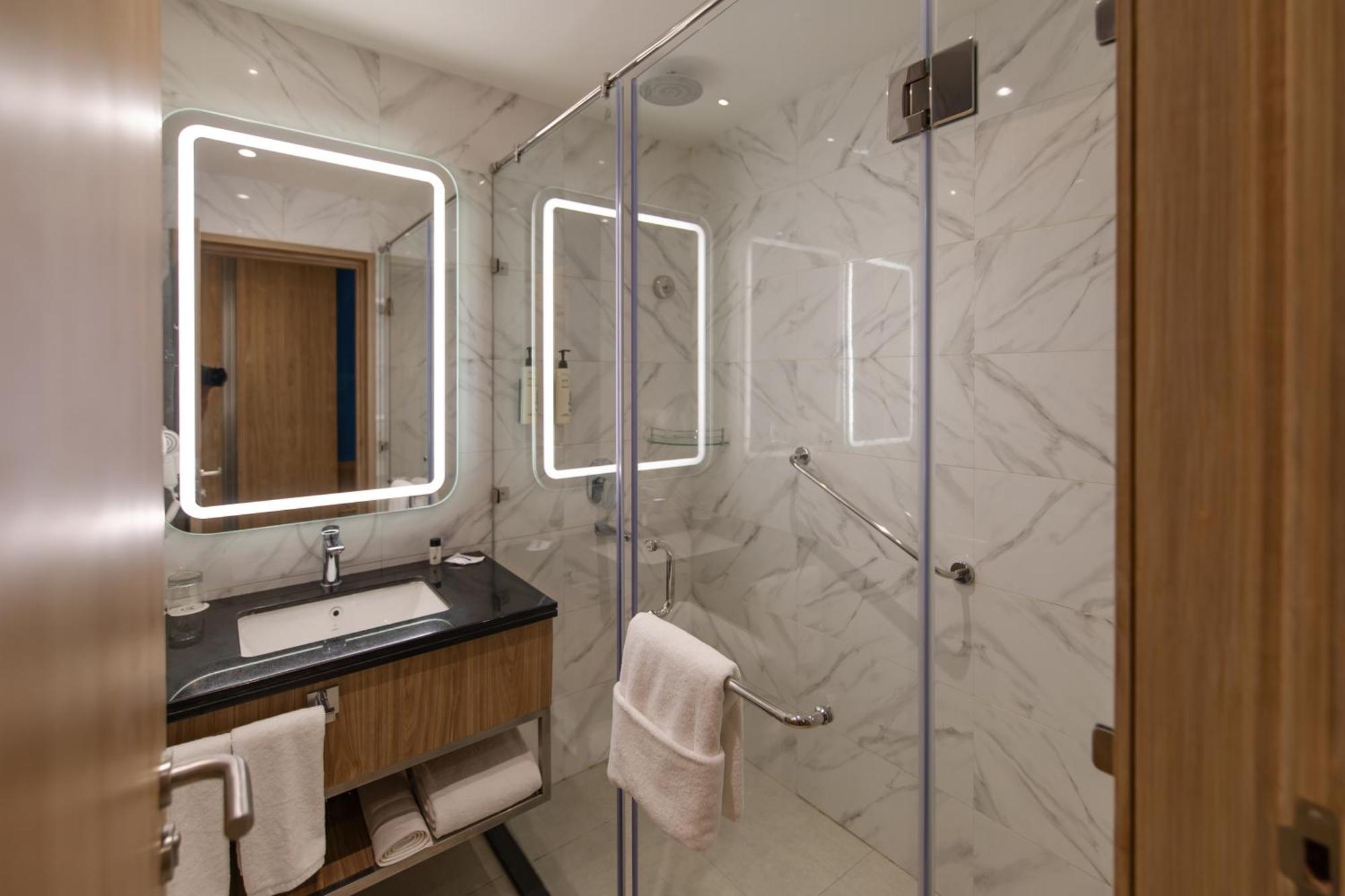 Hometel Alambagh Lucknow - A Sarovar Hotel 외부 사진