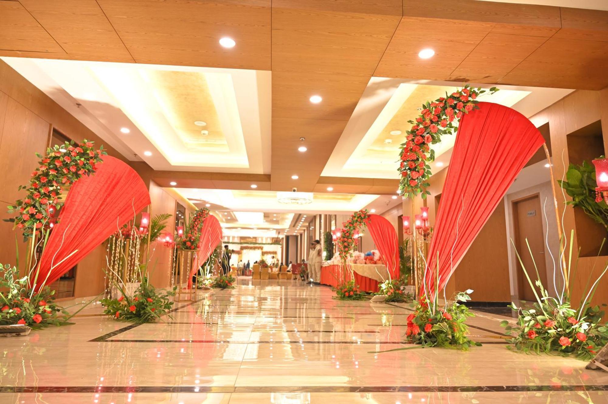 Hometel Alambagh Lucknow - A Sarovar Hotel 외부 사진