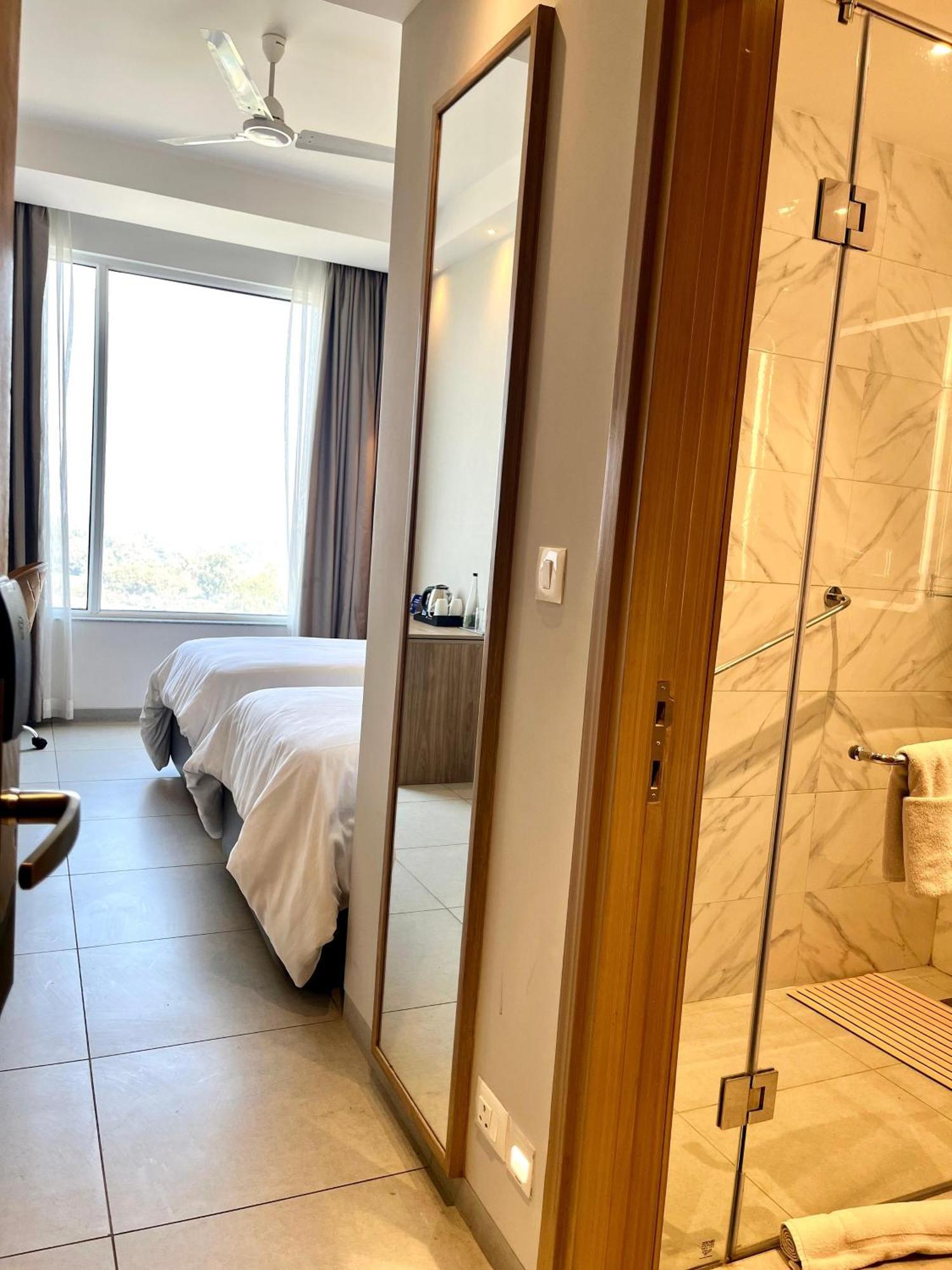 Hometel Alambagh Lucknow - A Sarovar Hotel 외부 사진